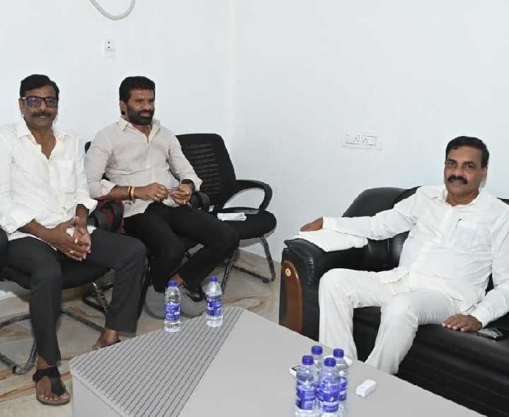 కార్పొరేషన్ ఎన్నికలపై వైసీపీ నేతల భేటీ - Udayam