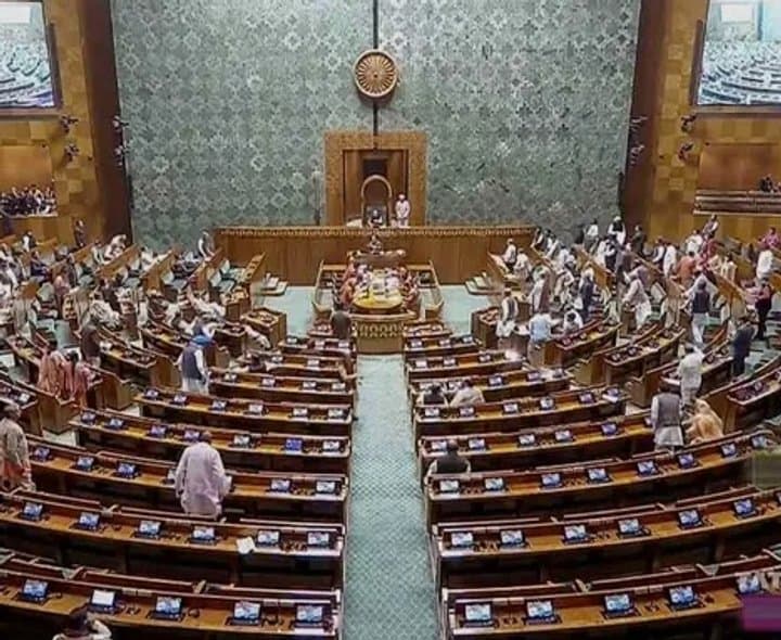 విపక్షాల నిరసనలు.. మధ్యాహ్నానికి సభ వాయిదా