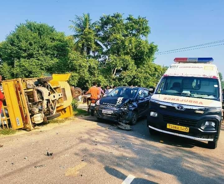 వేణుగోపాలపురం వద్ద రోడ్డు ప్రమాదం - Udayam