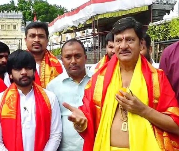 తిరుమల శ్రీవారిని దర్శించుకున్న రాజేంద్రప్రసాద్, సాయికుమార్