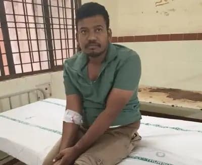 స్మగ్లర్‌పై పోలీసుల కాల్పులు