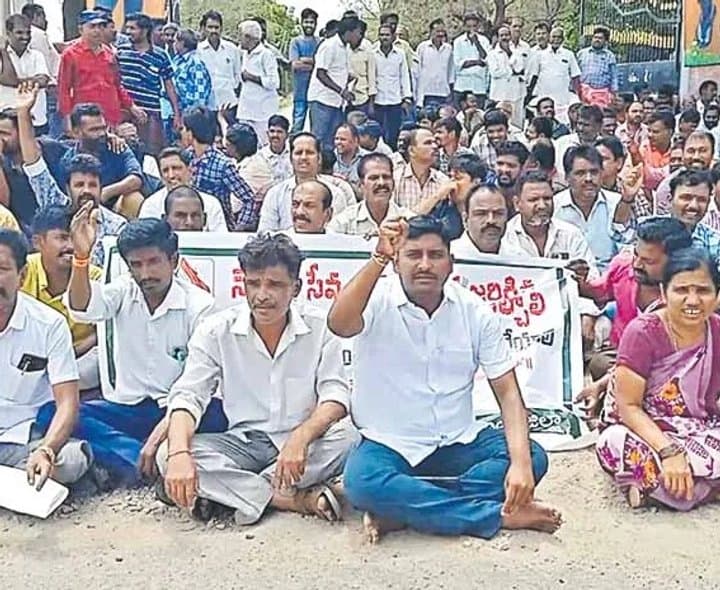 నేతన్న సేవలో అవినీతిపై ఆగ్రహం