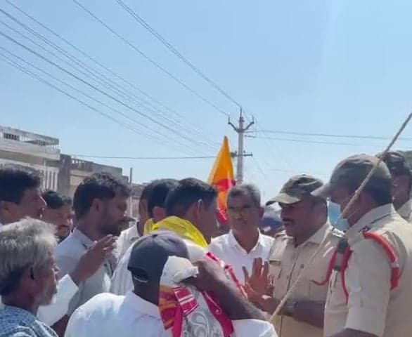 టెక్కలిలో రెండో రోజు నామినేషన్ల సందడి - Udayam