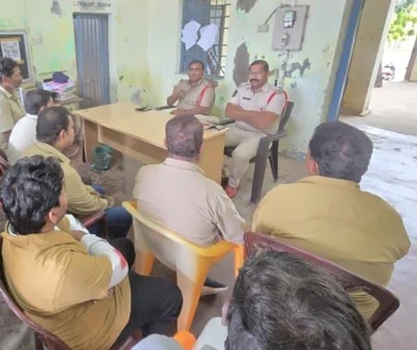 నీట్ విద్యార్థులకు ఆటో డ్రైవర్ల సహకారం అవసరం
