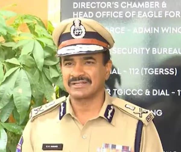 నిబద్ధతతో ప్రజలకు సేవ చేయాలి: డీజీపీ సీవీ ఆనంద్ - Udayam Digital
