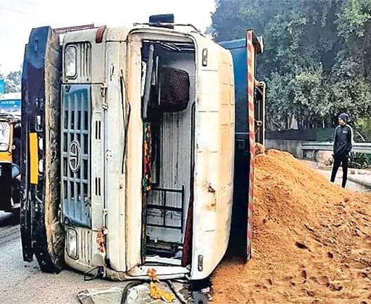 తెలంగాణలో ఇసుక లారీల ప్రమాదాలకు 46 మంది బలి