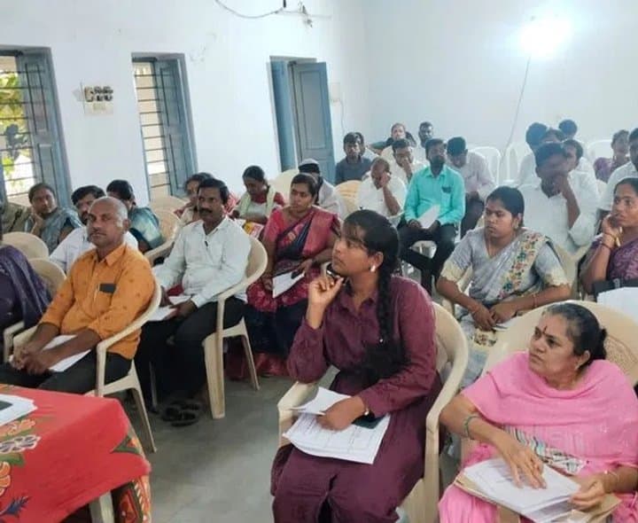 ఇందిరమ్మ ఇళ్లపై సర్పంచుల నిరసన