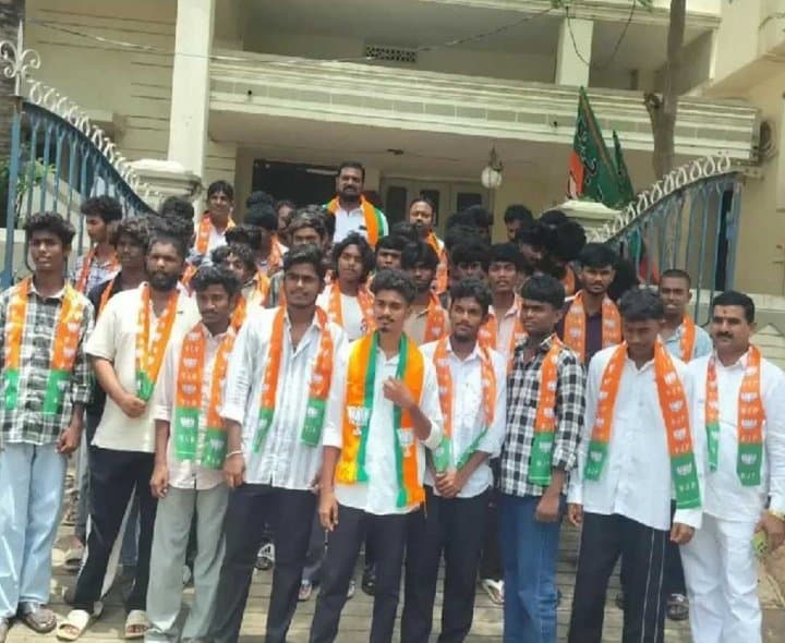 బీజేపీలోకి స్వఛ్చందంగా యువత