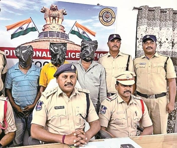 ఈఎంఐ గొడవ: రెండు కుటుంబాల్లో ఇద్దరి హత్య