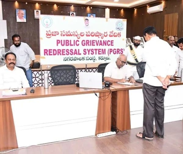 ప్రజా సమస్యల పరిష్కారానికి కమిషనర్ ఆదేశం