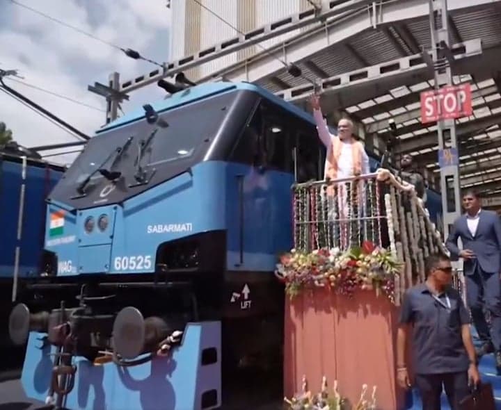 భారత్‌లో తొలి LNG రైలు ప్రారంభం