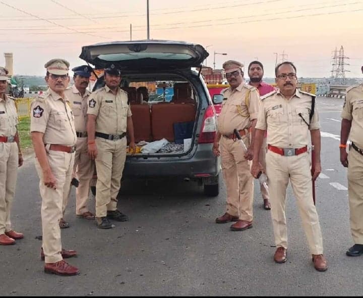 కర్నూలులో అక్రమ మద్యం రవాణాపై నిఘా - Udayam