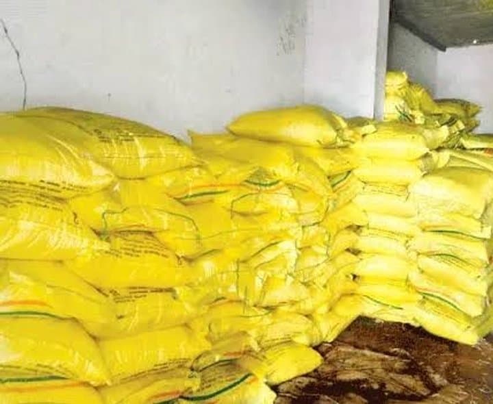 యూరియా బుకింగ్‌లో కొత్త దందా