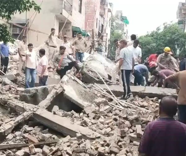 ఢిల్లీలో కూలిన భవనం