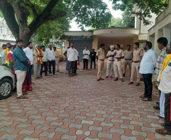 దుగ్గిరాలలో నామినేషన్ల పరిశీలన ప్రారంభం - Udayam
