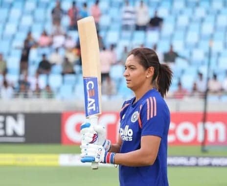 శ్రీలంక ముందు 217 పరుగుల లక్ష్యం