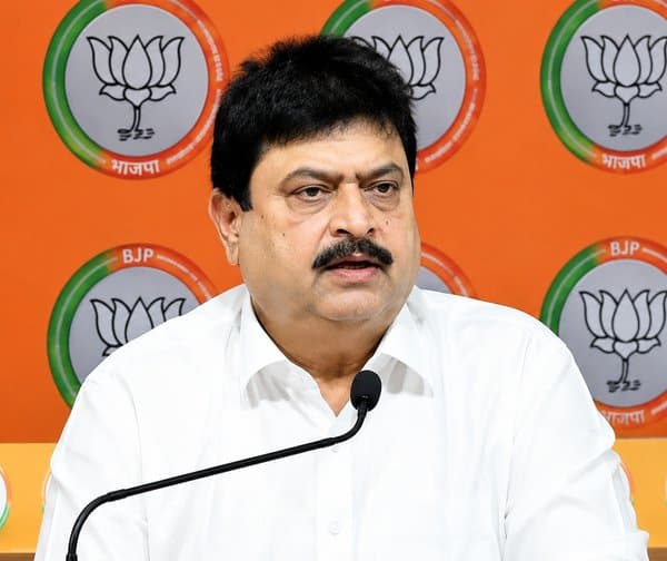 భూముల విలువ పెంపుపై నిరసన