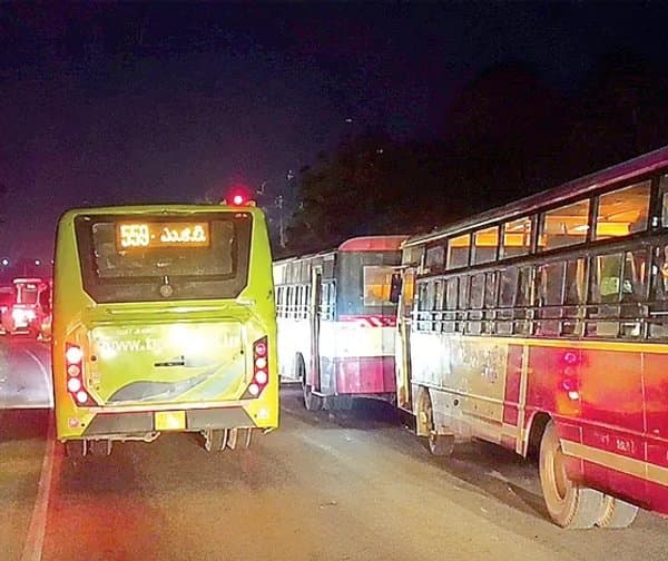 విజయవాడ హైవేపై భారీ ట్రాఫిక్