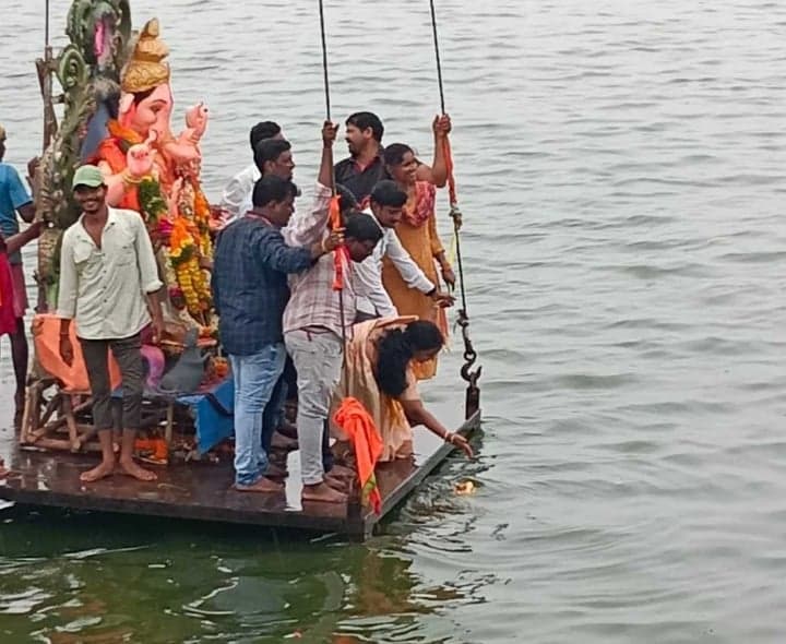 సూర్యాపేట చెరువులో 368 గణేశ్‌ విగ్రహాల నిమజ్జనం - Udayam