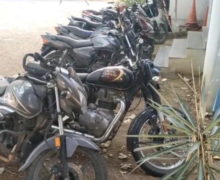 పెట్రోల్‌ బంక్‌పై దాడి.. బైక్‌ దొంగల ముఠా అరెస్ట్‌