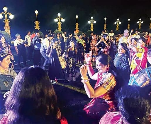 రామోజీ ఫిల్మ్‌సిటీలో ప్రీ-దాండియా ధమాల్‌: వేడుకలు మిన్నంటాయి