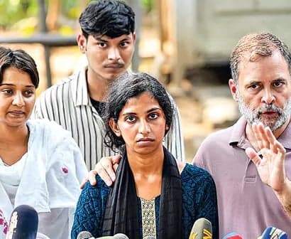 విద్యార్థుల నిరసనలకు అడ్డురావొద్దు