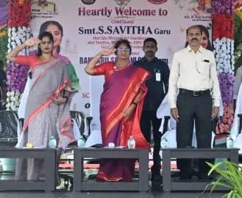 స్మార్ట్ పోలీసుగా మారాలి: మంత్రి సవిత