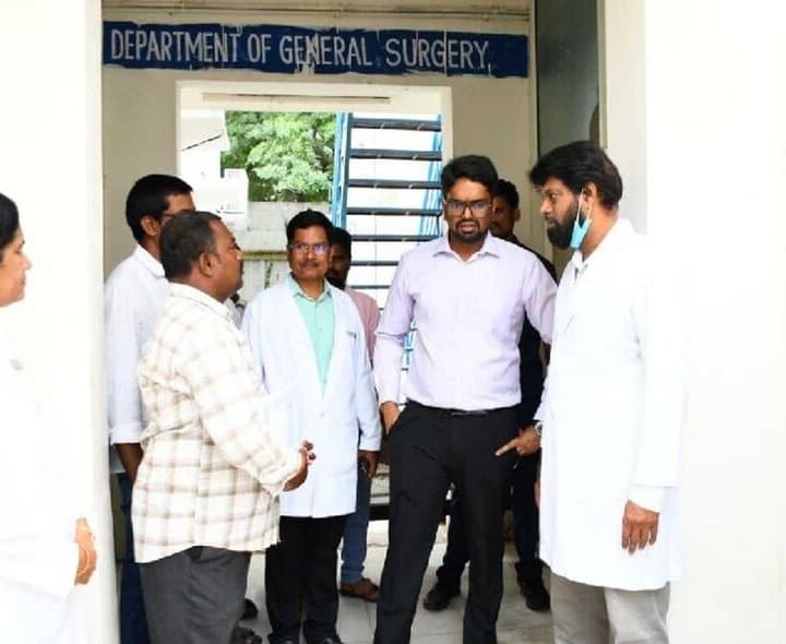 ప్రభుత్వ ఆస్పత్రిలో కలెక్టర్‌ ఆకస్మిక తనిఖీ