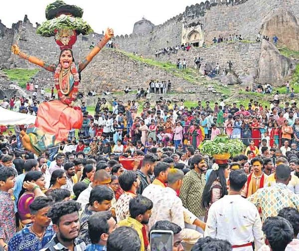 తొలి బోనం గోల్కొండలోనే.. ఎందుకో తెలుసా?