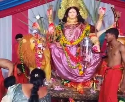 ఇబ్రహీంపట్నంలో అమ్మవారి మండపాల వద్ద రద్దీ - Udayam