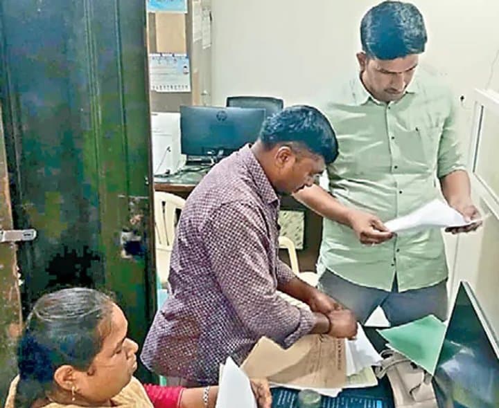 కరీంనగర్‌ కార్పొరేషన్‌లో ఏసీబీ తనిఖీలు