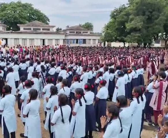 ఇచ్చోడలో 1,200 మందితో వందేమాతరం గేయాలాపన - Udayam