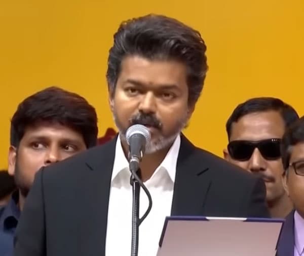సీఎంగా దళపతి విజయ్ ప్రమాణస్వీకారం!