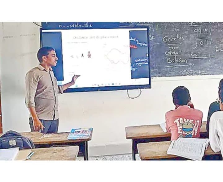 ఇంటర్‌ కళాశాలల్లో డిజిటల్‌ బోధన - Udayam Digital