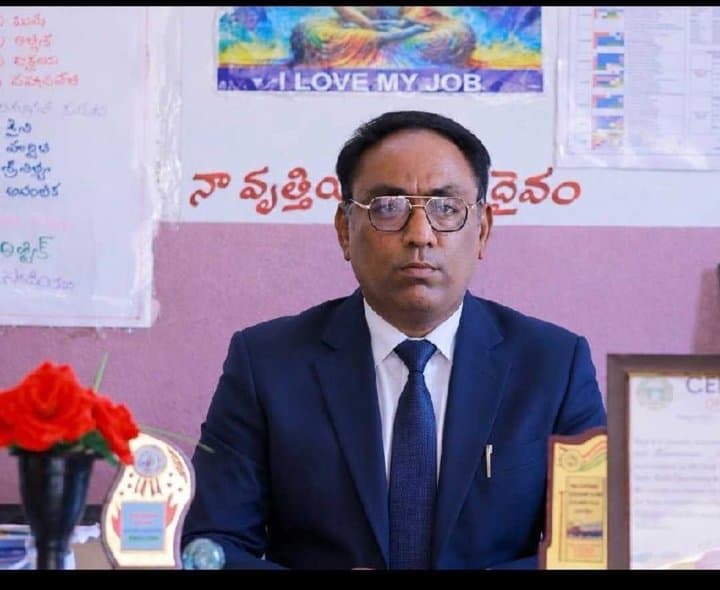 సింగపూర్‌ పర్యటనకు రచపల్లి టీచరు
