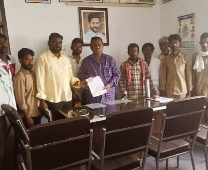 డిమాండ్ల సాధనకు గ్రామపంచాయతీ సిబ్బంది ధర్నా