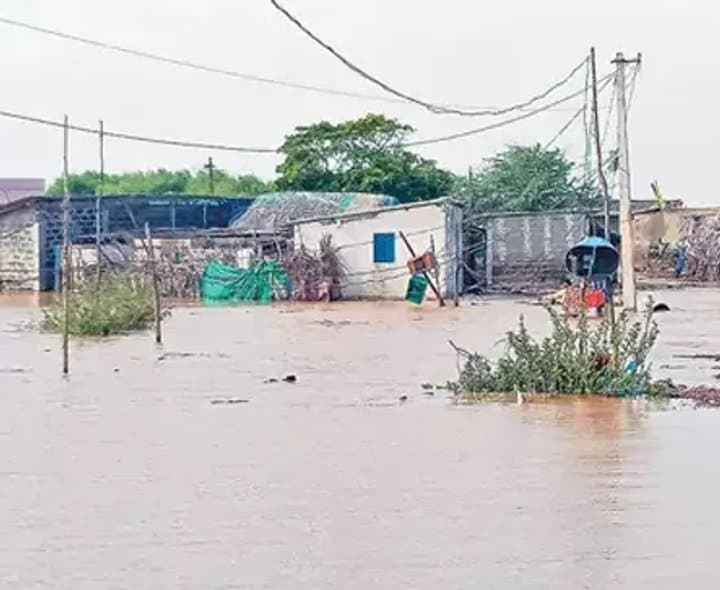 లంక గ్రామాల్లోకి వరదనీరు