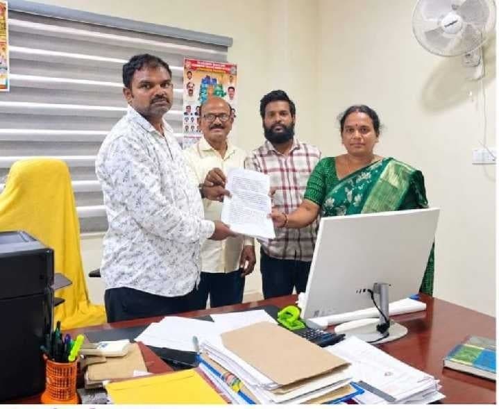 6వ డివిజన్‌ వాకింగ్‌ ట్రాక్‌ సమస్యలు పరిష్కరించాలి - Udayam