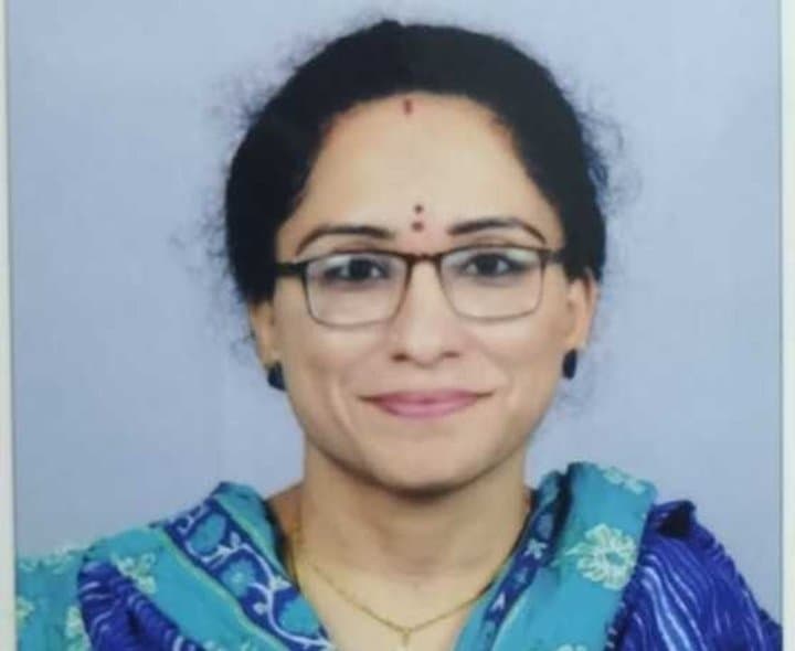 సింగపూర్ పర్యటనకు బీర్పూర్ ఉపాధ్యాయురాలు