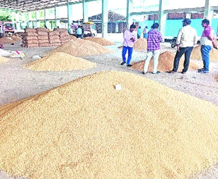 కేసముద్రం మార్కెట్‌లో ధాన్యానికి రికార్డు ధర - Udayam Digital
