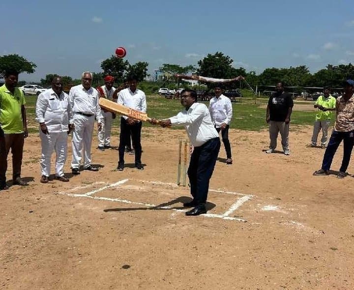 మంచిర్యాలలో న్యాయవాదుల క్రికెట్ పోటీలు ప్రారంభం
