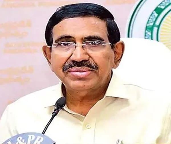 గోదావరి పుష్కరాల ఏర్పాట్లపై మంత్రి నారాయణ సమీక్ష