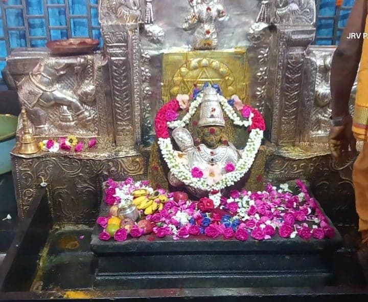 కనకమహాలక్ష్మిని దర్శించిన భక్తులు - Udayam