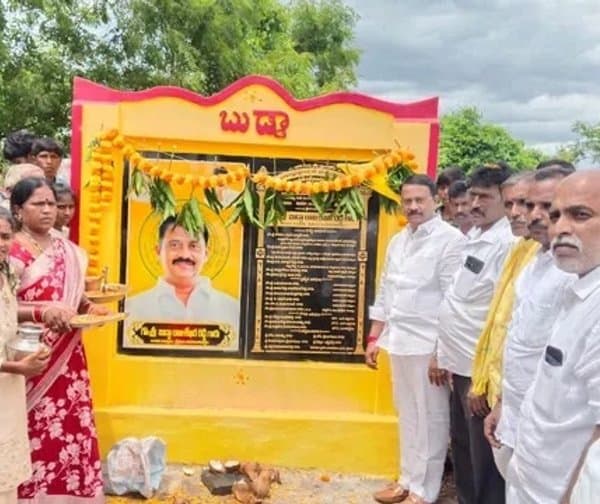 శ్రీశైలంలో సీసీ రోడ్ల ప్రారంభం