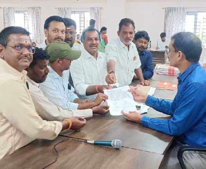 ప్రకటన బోర్డుల టెండర్ బహిరంగం చేయాలి