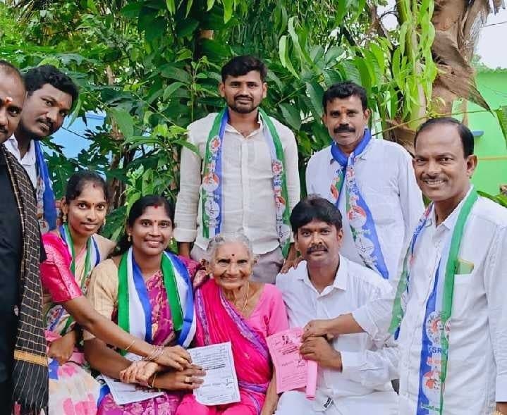యువతకు ఉద్యోగ అవకాశాలు కల్పిస్తాం: సుహాసిని - Udayam