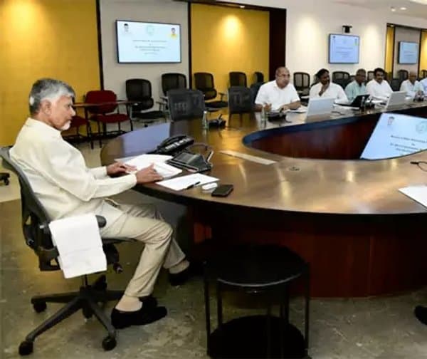 పోలవరం, సాగునీటి ప్రాజెక్టులపై సీఎం చంద్రబాబు సమీక్ష! - Udayam Digital