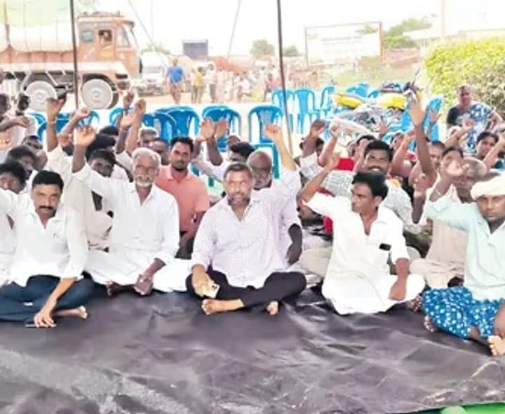 భారతి సిమెంట్ ఎదుట ధర్నా
