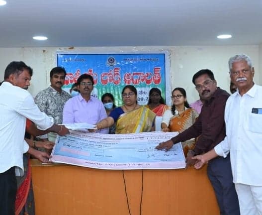 జాతీయ లోక్ అదాలత్‌లో 7051 కేసులు - Udayam
