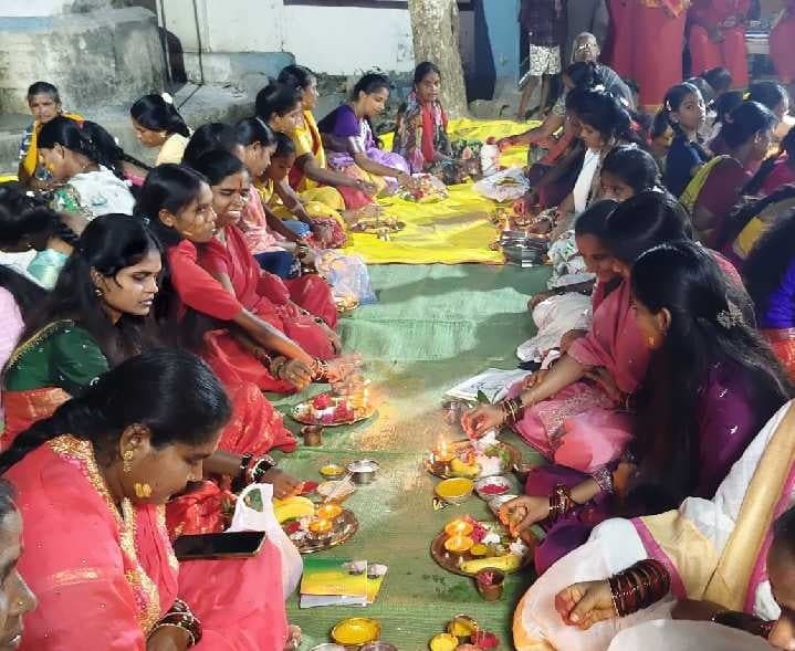 పిప్రిలో ఘనంగా కుంకుమార్చనలు - Udayam